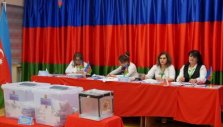 В Азербайджане завершилось голосование на внеочередных президентских выборах